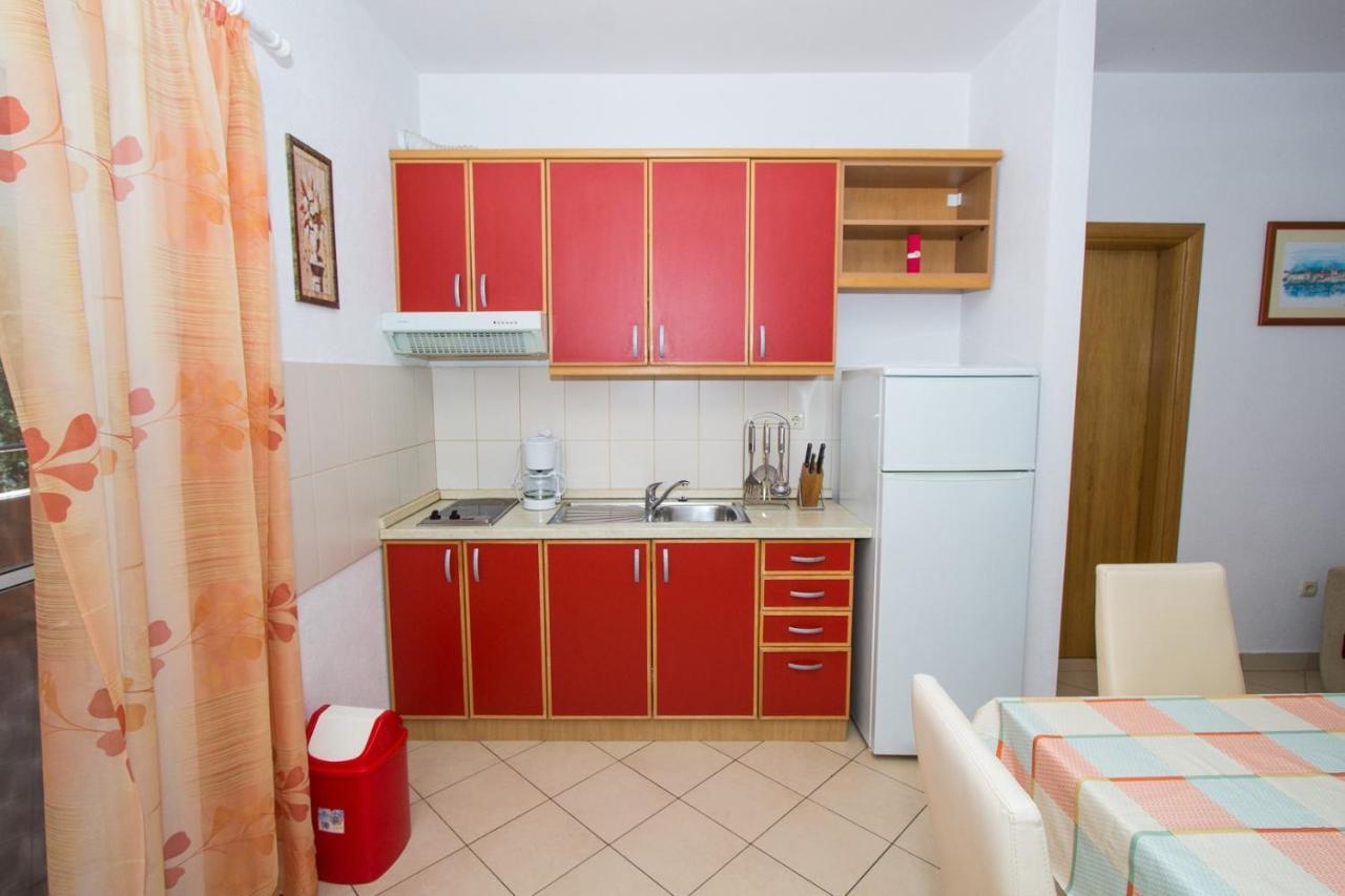Apartments And Rooms Skalinada Murter Exterior foto
